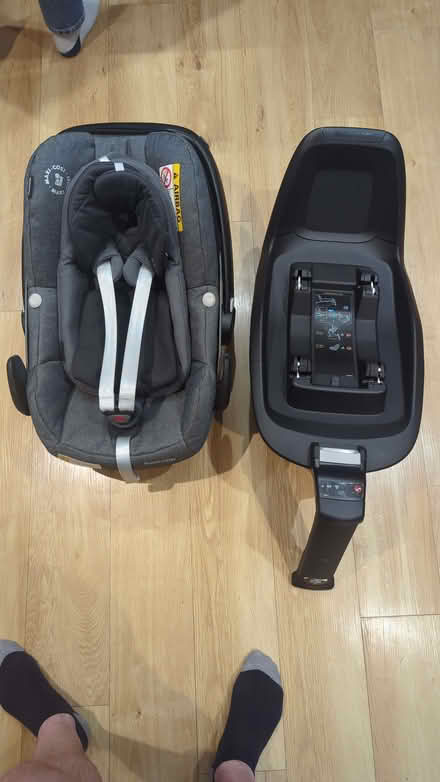 Photo of free Baby car seat Maxi Cosi Pebble Plus and Isofix base (Woosehill RG41) #1