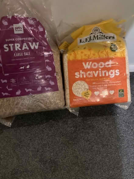 Photo of free Straw / wood shavings (RG8 Pangbourne) #1