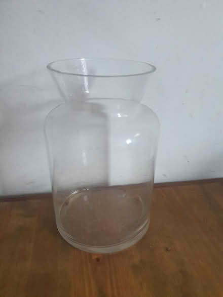 Photo of free Glass vase (Wandsworth SW18) #1