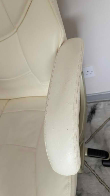 Photo of free High-Back Executive Office Chair – Cream Faux Leather (Skerton LA1) #4