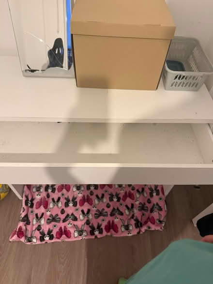 Photo of free Desk (Feltham TW14) #2