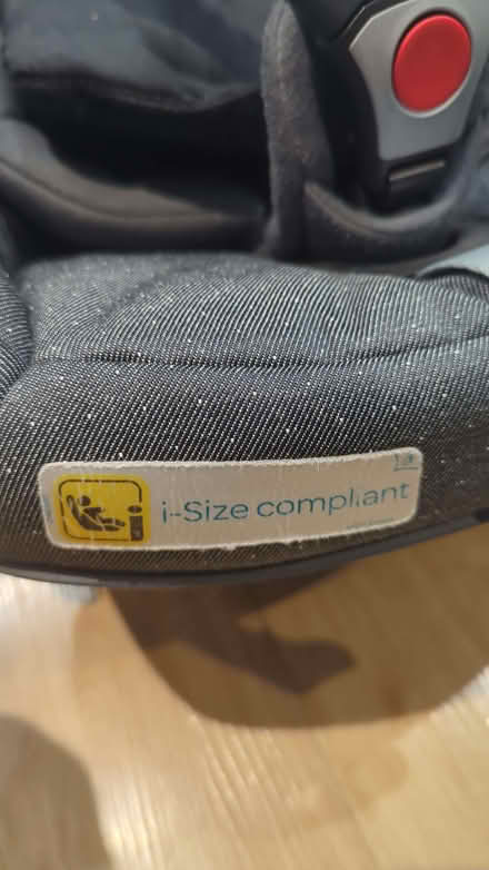 Photo of free Baby car seat Maxi Cosi Pebble Plus and Isofix base (Woosehill RG41) #4