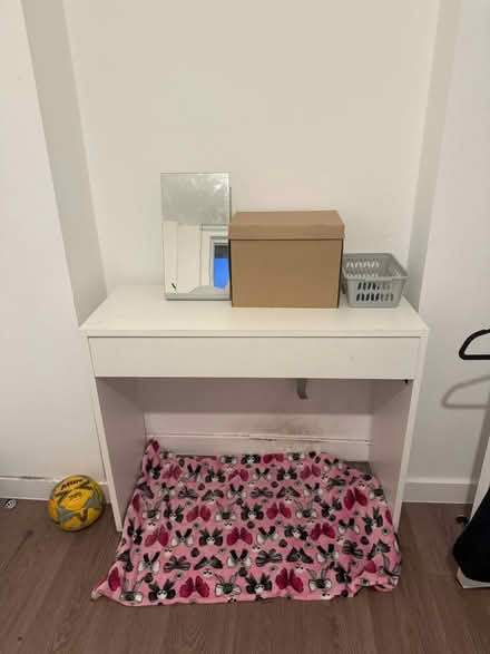 Photo of free Desk (Feltham TW14) #1