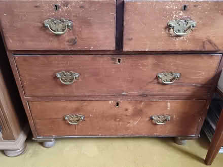 Photo of free Desk and chest of drawers (Earls court W8) #2