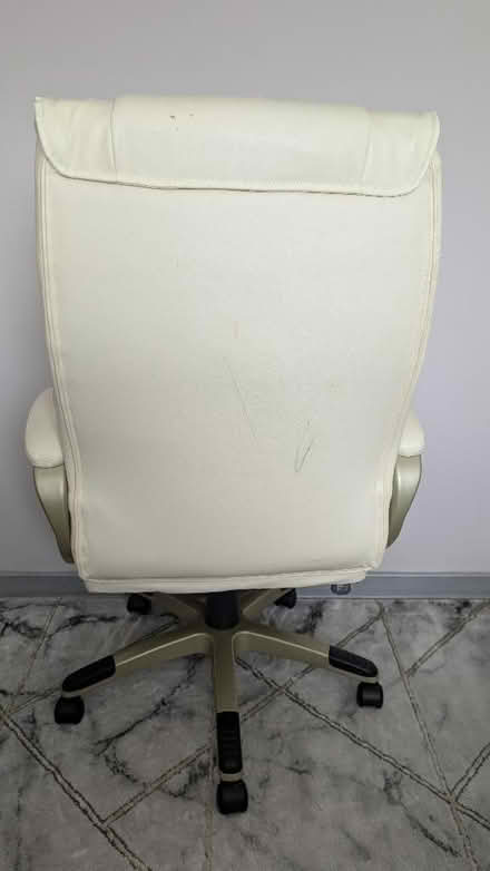 Photo of free High-Back Executive Office Chair – Cream Faux Leather (Skerton LA1) #2