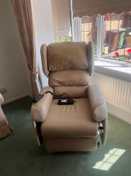 Photo of free Motorised riser and reclining chair in vegan leather (Halton LS15) #4