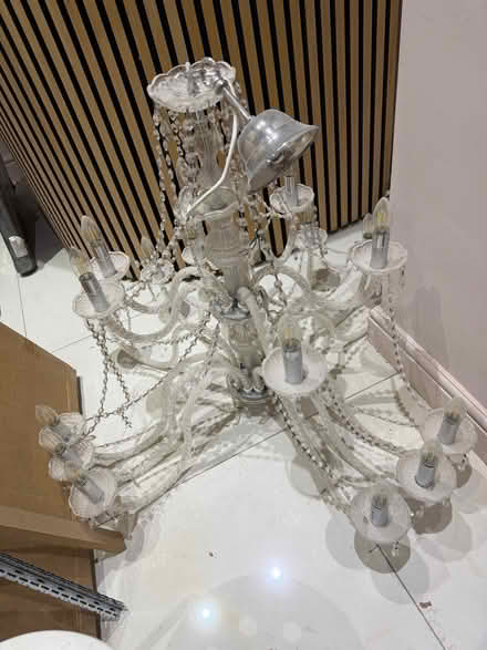 Photo of free There are mirrors, a large chandelier and cabinets. (St. John's Wood NW8) #1