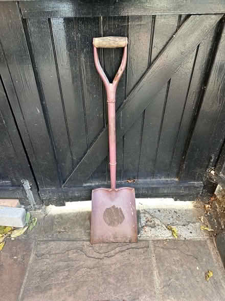 Photo of free Shovel (Latchmere SW11) #1