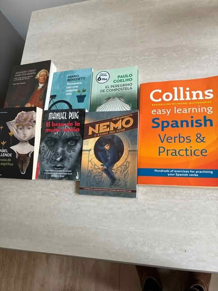 Photo of free Spanish books (Sandycove) #1