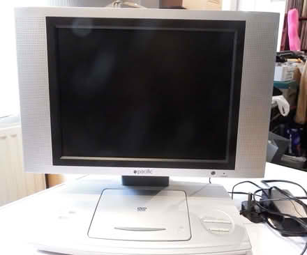 Photo of free 15" TV/DVD Combo (Spares or Repair) (Vale LA1) #1
