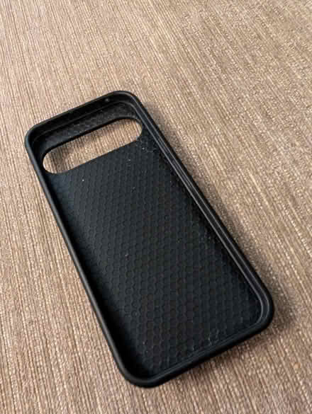Photo of free Google pixel 9 pro XL case (Ecceshill BD2) #3