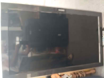 Photo of free Samsung LCD 46 inch TV - no stand (Walton-on-Thames KT12) #1