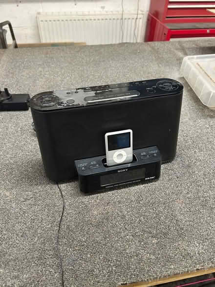 Photo of free Sony Dock and iPod (Howhlill Quarries HG3) #1