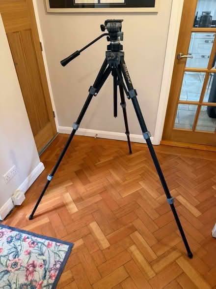 Photo of free SLIK 504QF Photo/Video Tripod (Little Chalfont HP6) #1