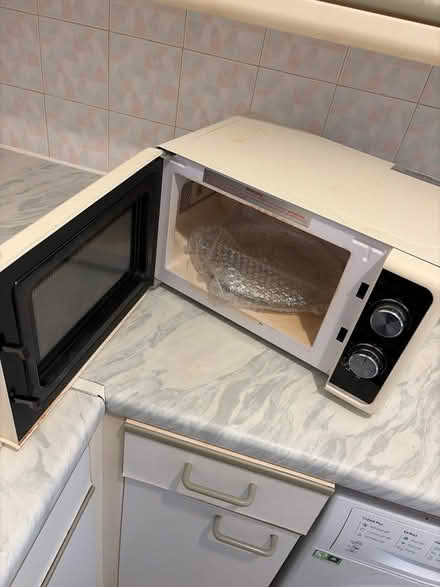 Photo of free Microwave (SE20 8DN) #2