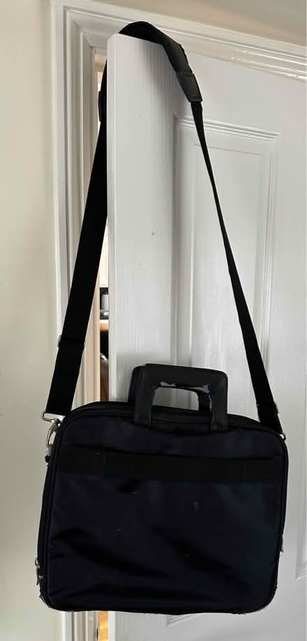 Photo of free Dell Laptop bag (Hazlemere HP15) #3