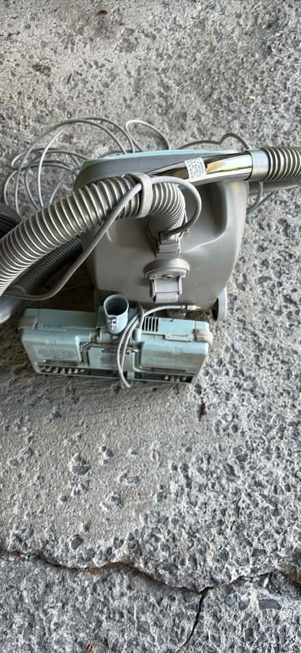 Photo of free Sears Kenmore vacuum cleaner (Orléans) #2