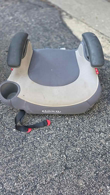 Photo of free Britax stroller and Graco booster (Wilmette (off Illinois Rd)) #2