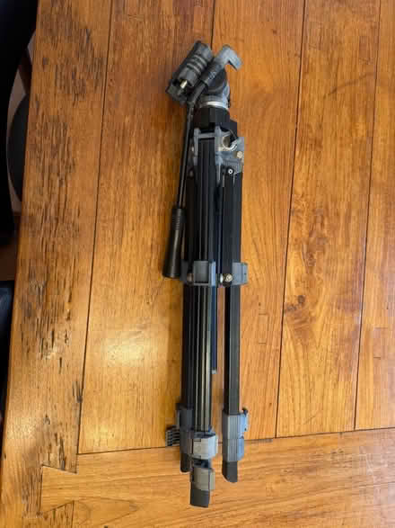 Photo of free SLIK 504QF Photo/Video Tripod (Little Chalfont HP6) #2