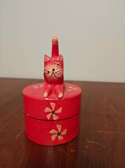 Photo of free Cute kitty holder for your goodies (10031) #1
