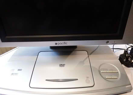 Photo of free 15" TV/DVD Combo (Spares or Repair) (Vale LA1) #2