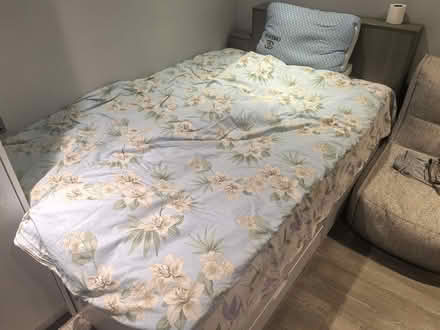 Photo of Duvet And Bed Sheet, Flannel Preffered (Highfields LE1) #1