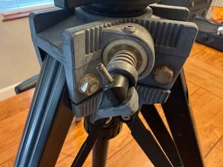 Photo of free SLIK 504QF Photo/Video Tripod (Little Chalfont HP6) #4