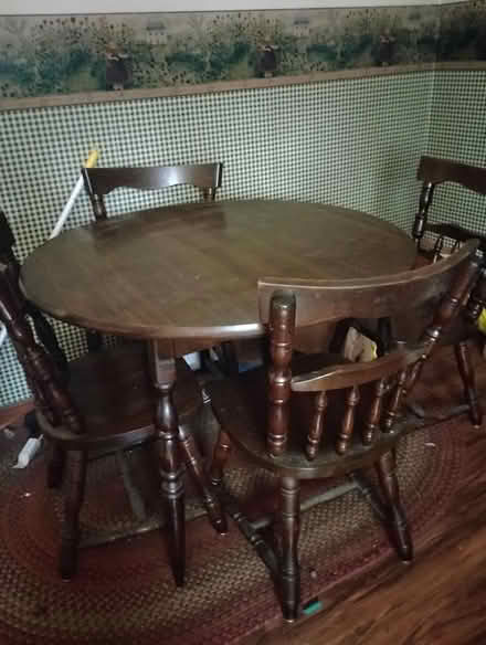 Photo of free 5 pc kitchen table (Millbury) #1