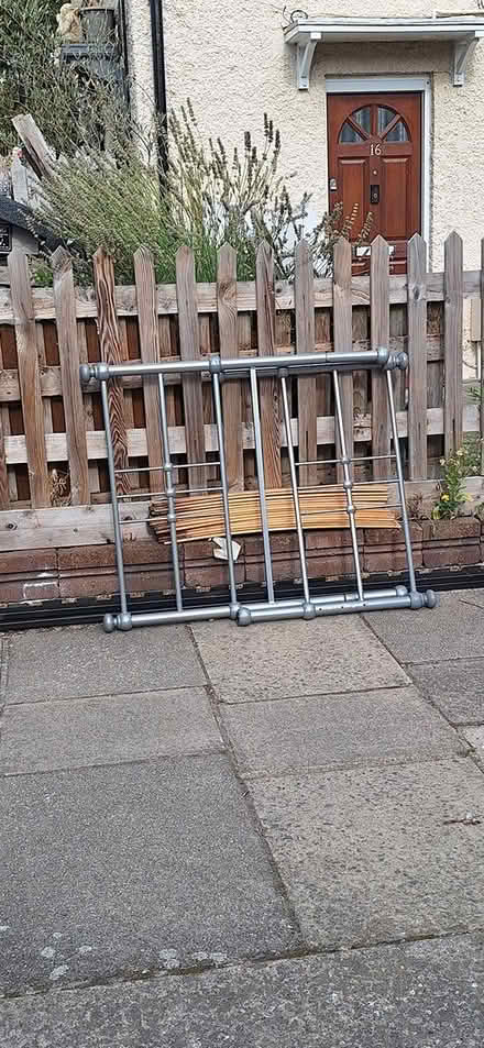 Photo of free Single bed (Barnes SW13) #1