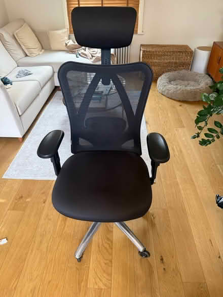 Photo of free Desk chair (Islington N1) #1