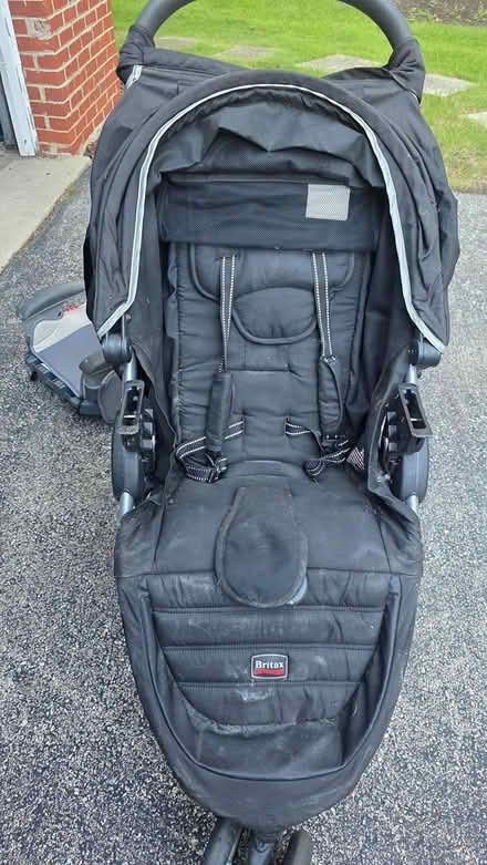Photo of free Britax stroller and Graco booster (Wilmette (off Illinois Rd)) #1