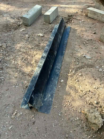 Photo of free Catnic lintel (Colt Hill RG29) #3