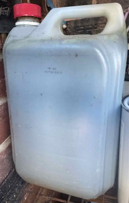 Photo of 5 liter/1 gallon plastic containers. (Lofthouse Gate WF3) #1