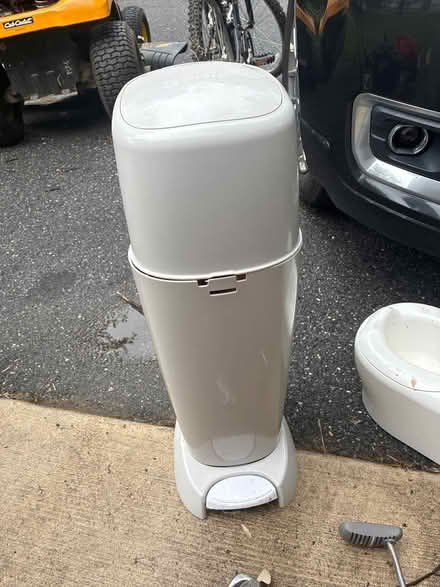 Photo of free Diaper genie refills / diaper genie (Elkridge) #2