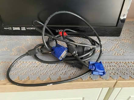 Photo of free TV with built in CD player (Hollinsend S12) #4