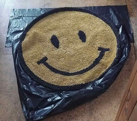 Photo of free Smiley face rug (Finchley Church End N3) #2