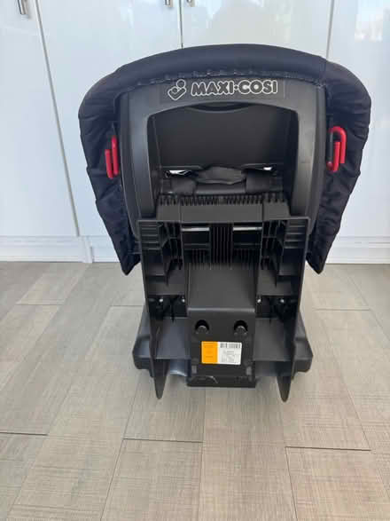 Photo of free Maxi cosi car seat (Chessington KT9) #2