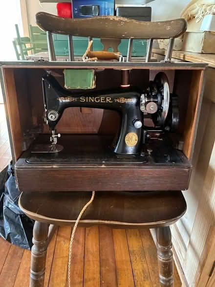 Photo of free Vintage singer sewing machine (Rowlands Castle PO9) #1