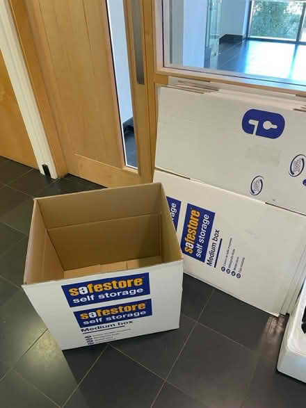 Photo of free 8 medium carton boxes (OX1 1HT) #1