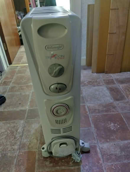 Photo of free Portable heater, plug in electric (warrington Wa5) #1