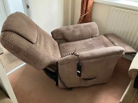 Photo of free Electric rise-recliner Armchair (Allestree DE22) #2