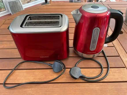 Photo of free Toaster and kettle (Cassiobury Estate WD17) #1