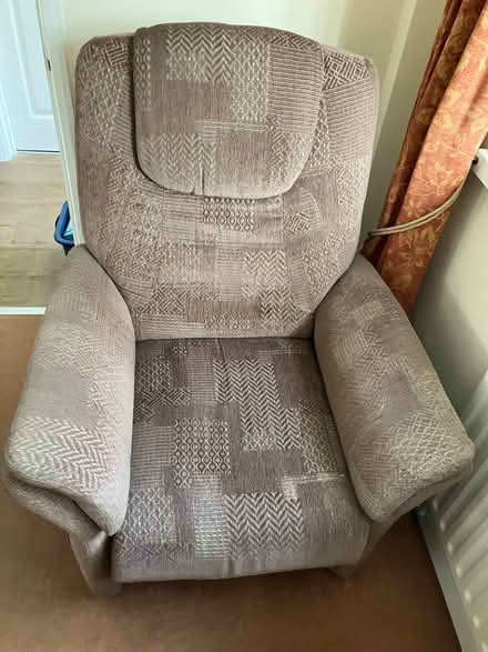 Photo of free Electric rise-recliner Armchair (Allestree DE22) #4