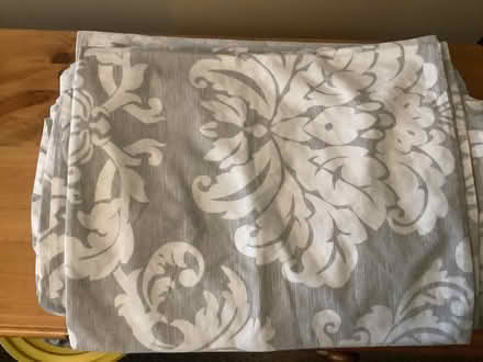 Photo of free Grey & White Kingsize Duvet set (Leighton Buzzard LU7) #1