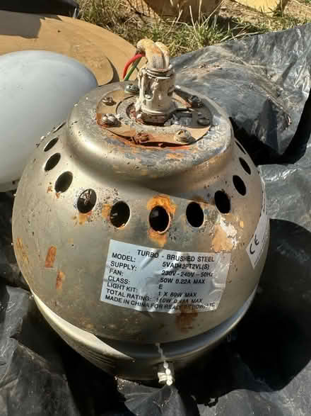 Photo of free Ceiling light with fan (Elm Park RM12) #3