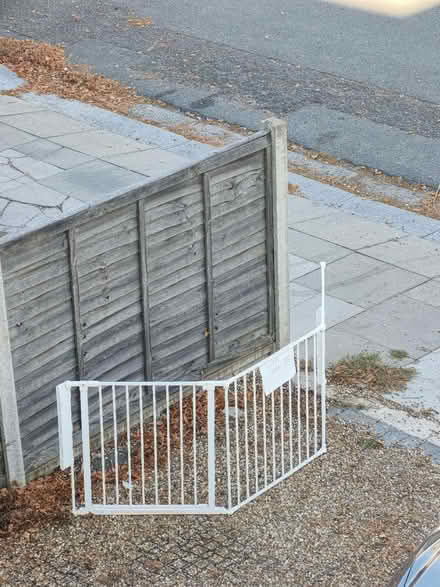 Photo of free Baby gate/fence (UB6 7EX) #2