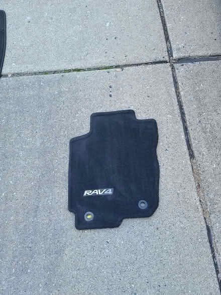Photo of free RAV4 driver side floor mat (5 Mile and Middlebelt) #1