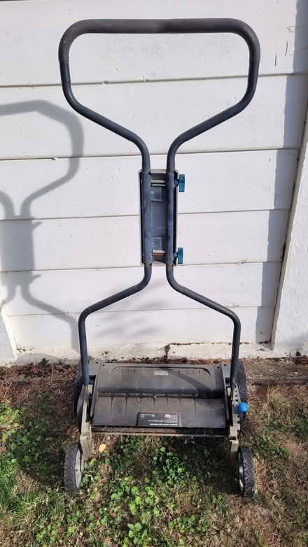 Photo of free Manual lawn mower (Orchard Park CB24) #3