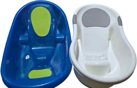 Photo of free 2 baby baths and feeding pillow (St albans) #1