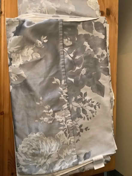 Photo of free Kingsize Duvet Set with four pillowcases (Leighton Buzzard LU7) #2